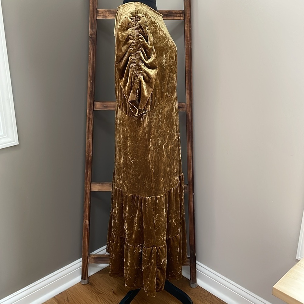 Who What Wear Gold Crushed Velvet Ruched Sleeve Dress - Picture 4 of 10
